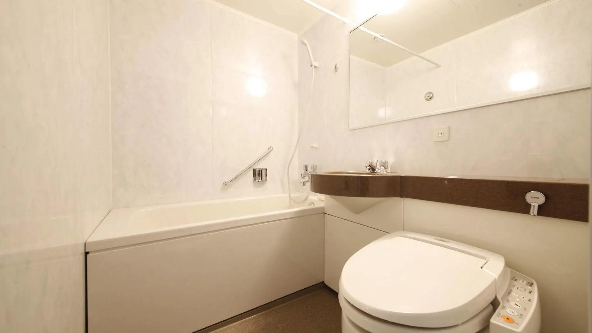 Mita Kaikan Prefektura Tokio 2*,